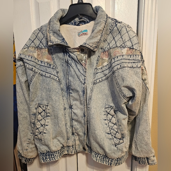 Center Aisle Jackets & Blazers - Vintage Center Aisle Womens Denim Jacket Stitching and Floral Accents Size M